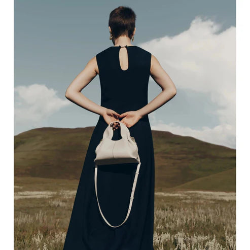 VEGA | BOLSO DE MANO MINIMALISTA